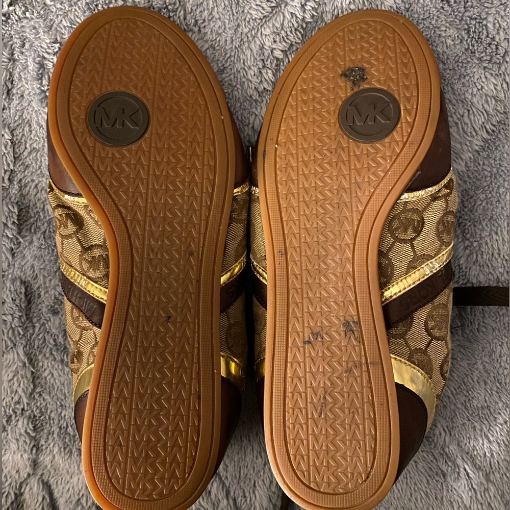 Micheal Kors Tan Brown Gold with logo WOMENS SIZE 7 shoes/OG PRICE$110 NOW $15